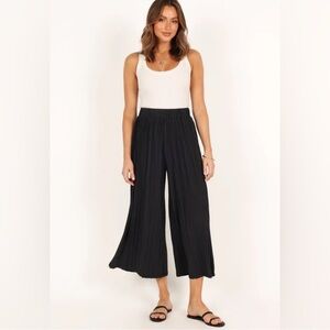 Petal + Pup Cher pants in black Women Size 4 Plisse Crop Office Going out Dressy